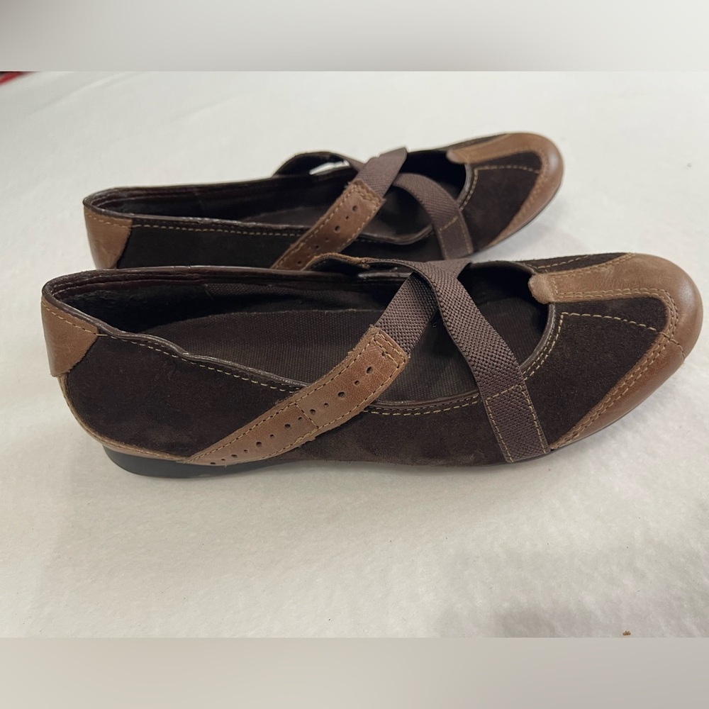 Kaya brown flatsโ Maryjaneโs leather size 6